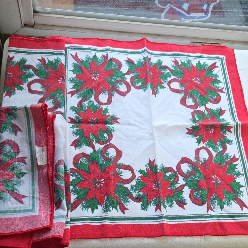 Festive Red and Green Poinsettia   Christmas Vintage Kmart Napkins